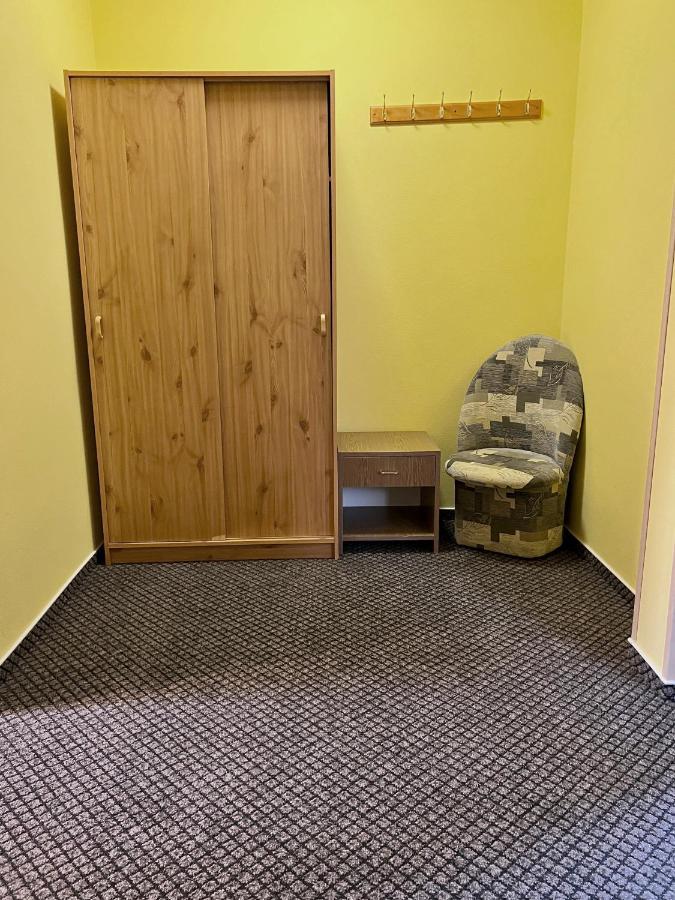 Hotel Marislav Cesnovice Extérieur photo