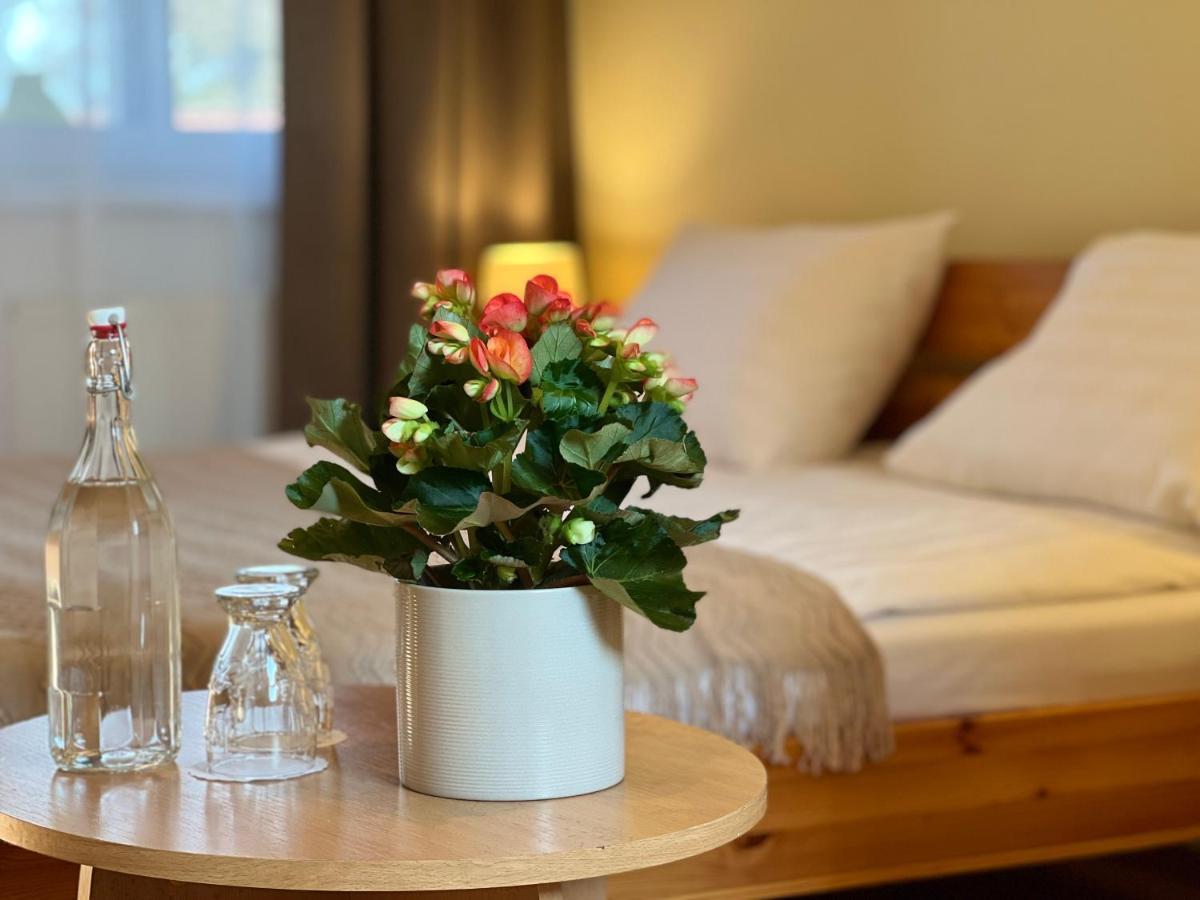 Hotel Marislav Cesnovice Extérieur photo
