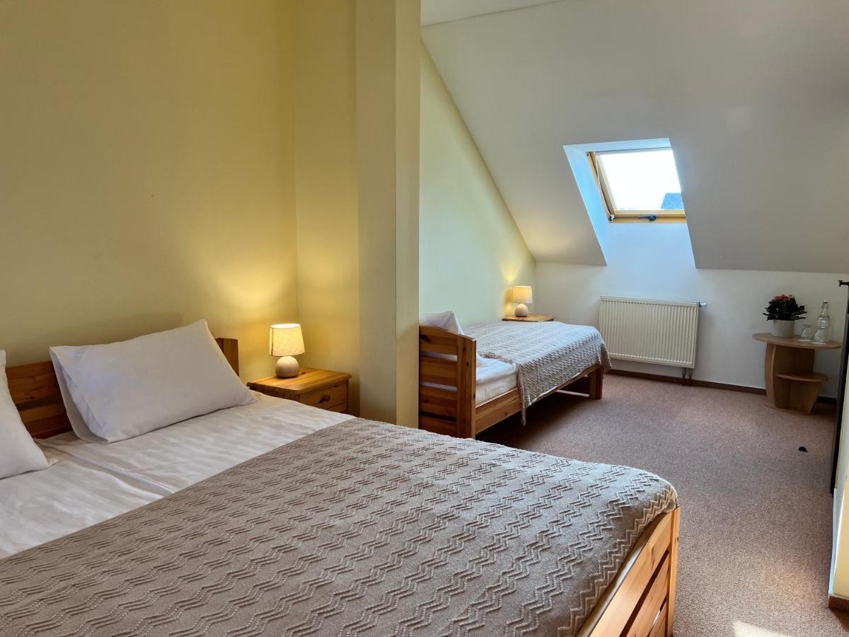 Hotel Marislav Cesnovice Extérieur photo