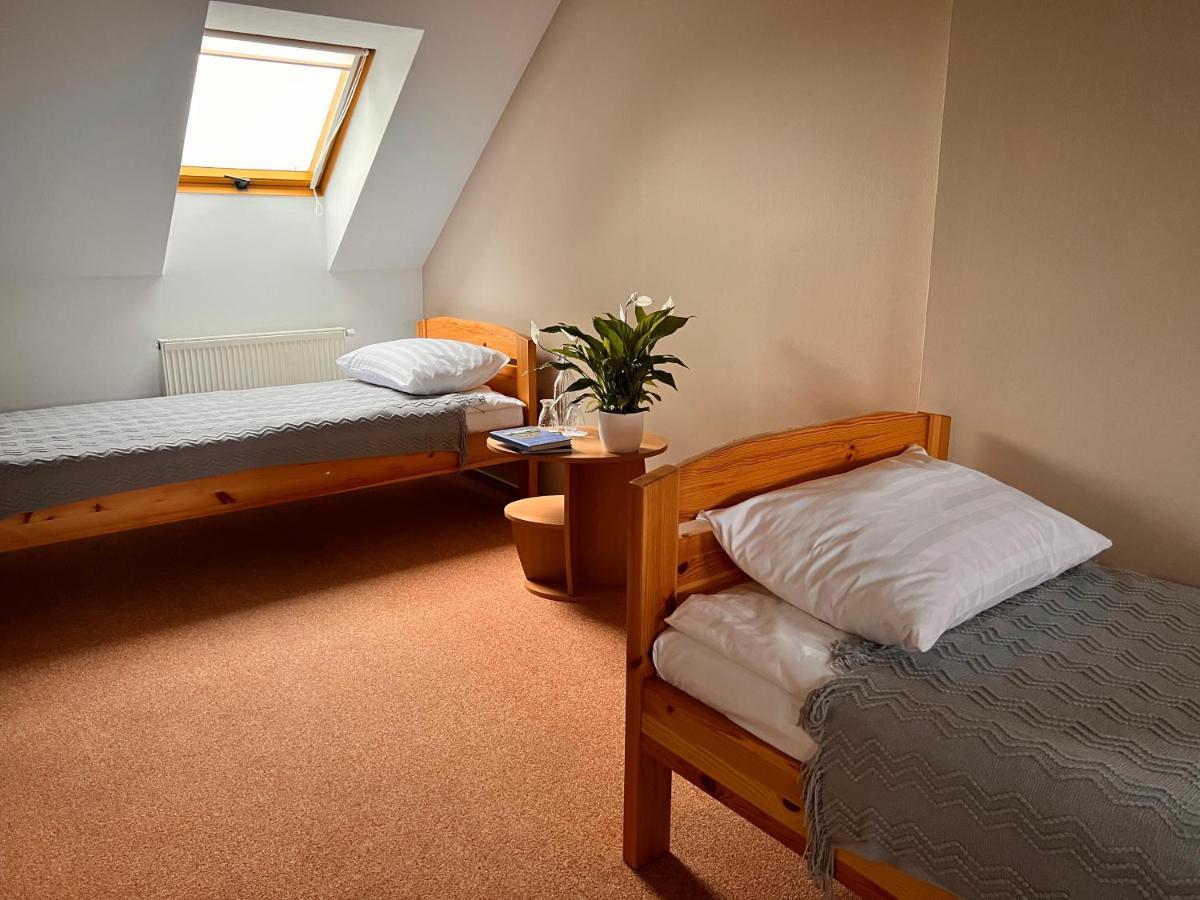 Hotel Marislav Cesnovice Extérieur photo