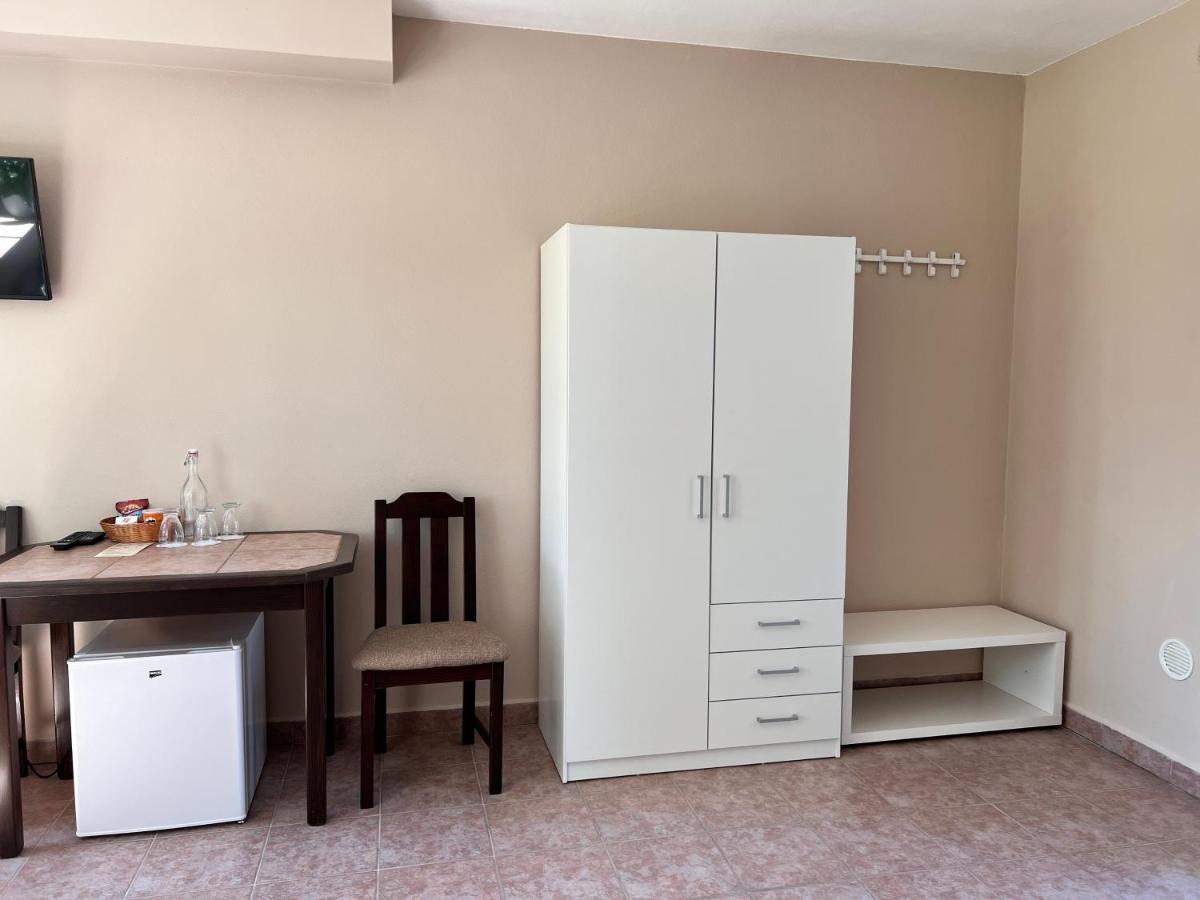 Hotel Marislav Cesnovice Extérieur photo