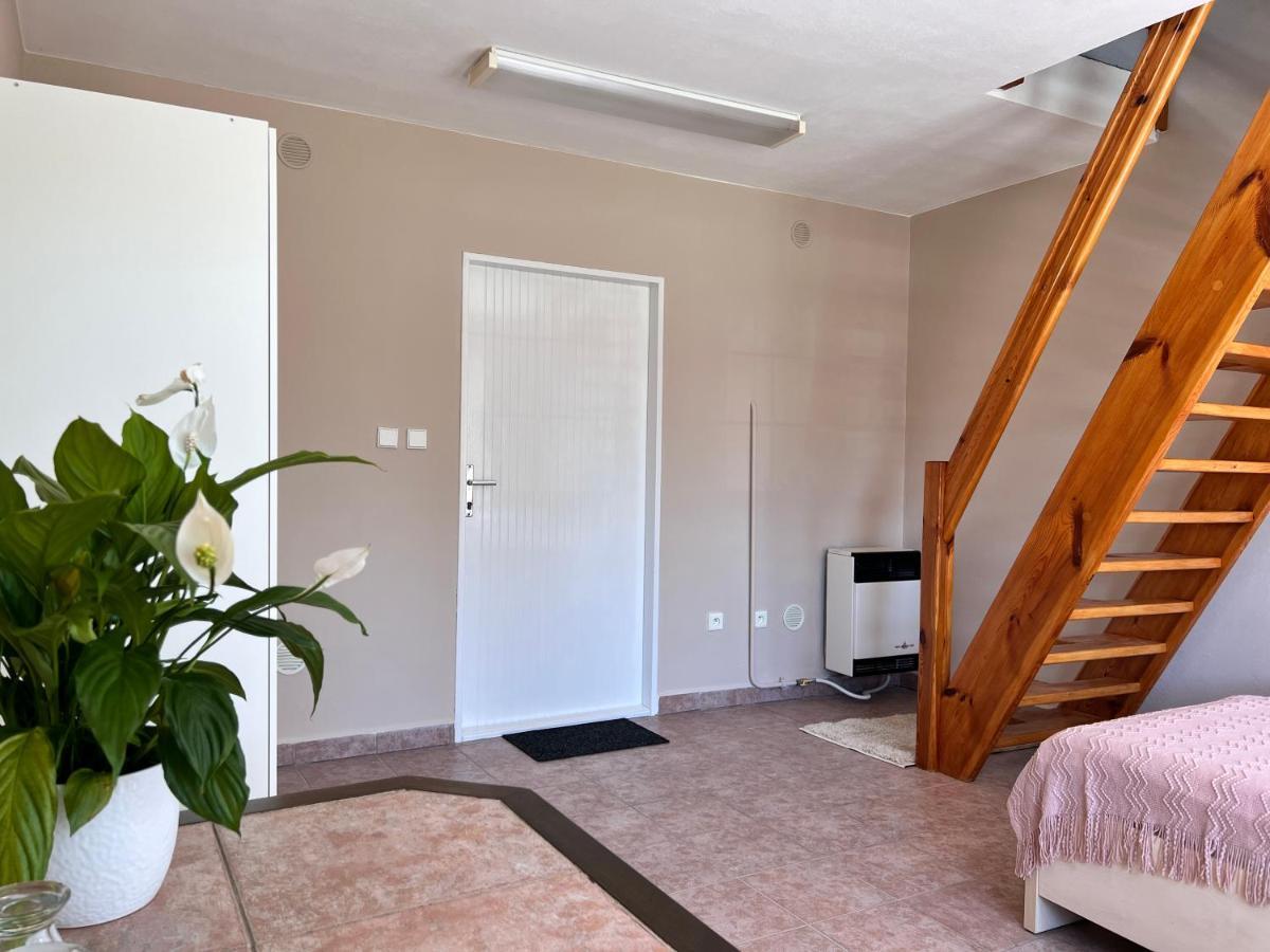 Hotel Marislav Cesnovice Extérieur photo